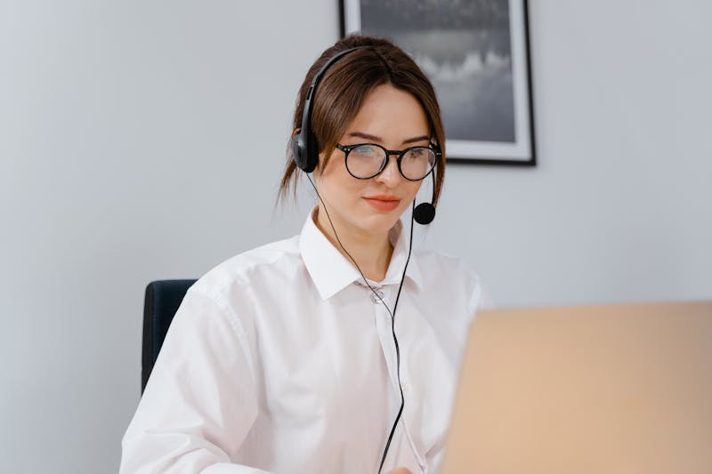 Lisa Chen - Customer Service